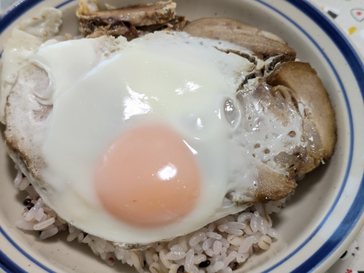 福島 エゴマ豚でチャーシューエッグ