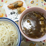 デリーのカレー粉を使ったカレーうどん 白滝製麺のうどん