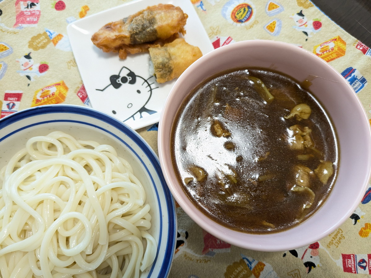 デリーのカレー粉を使ったカレーうどん 白滝製麺のうどん