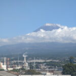 新幹線から見える富士山