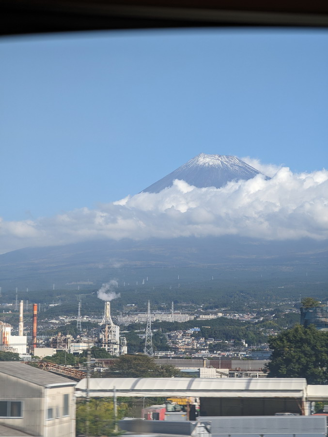 新幹線から見える富士山