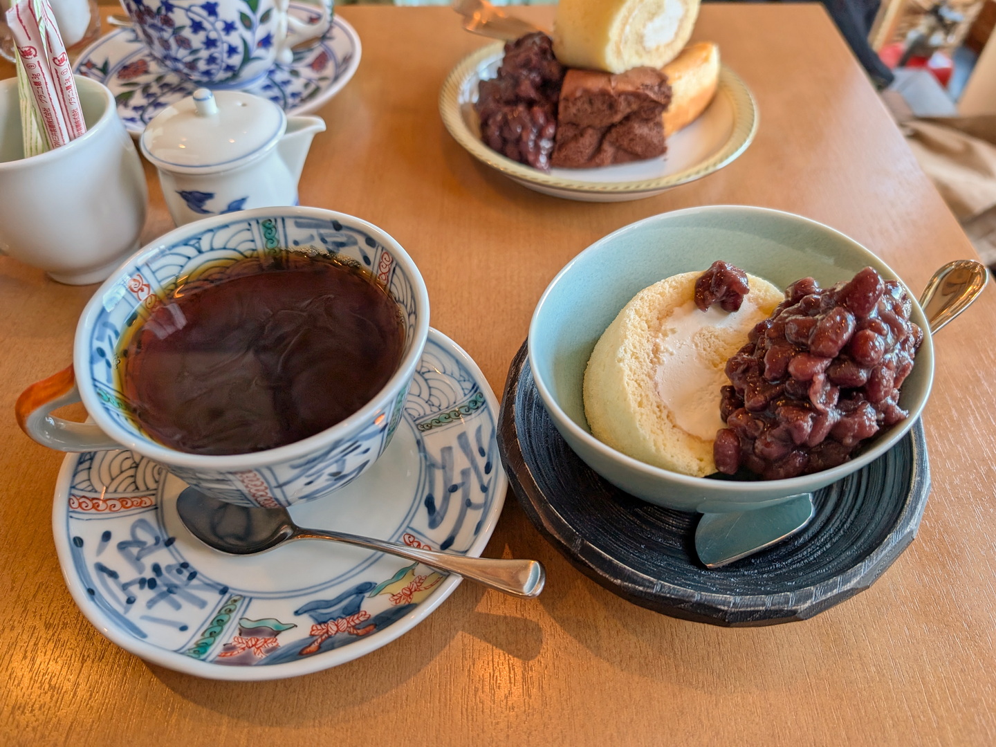 ヲガタブレンドとロールケーキのセット